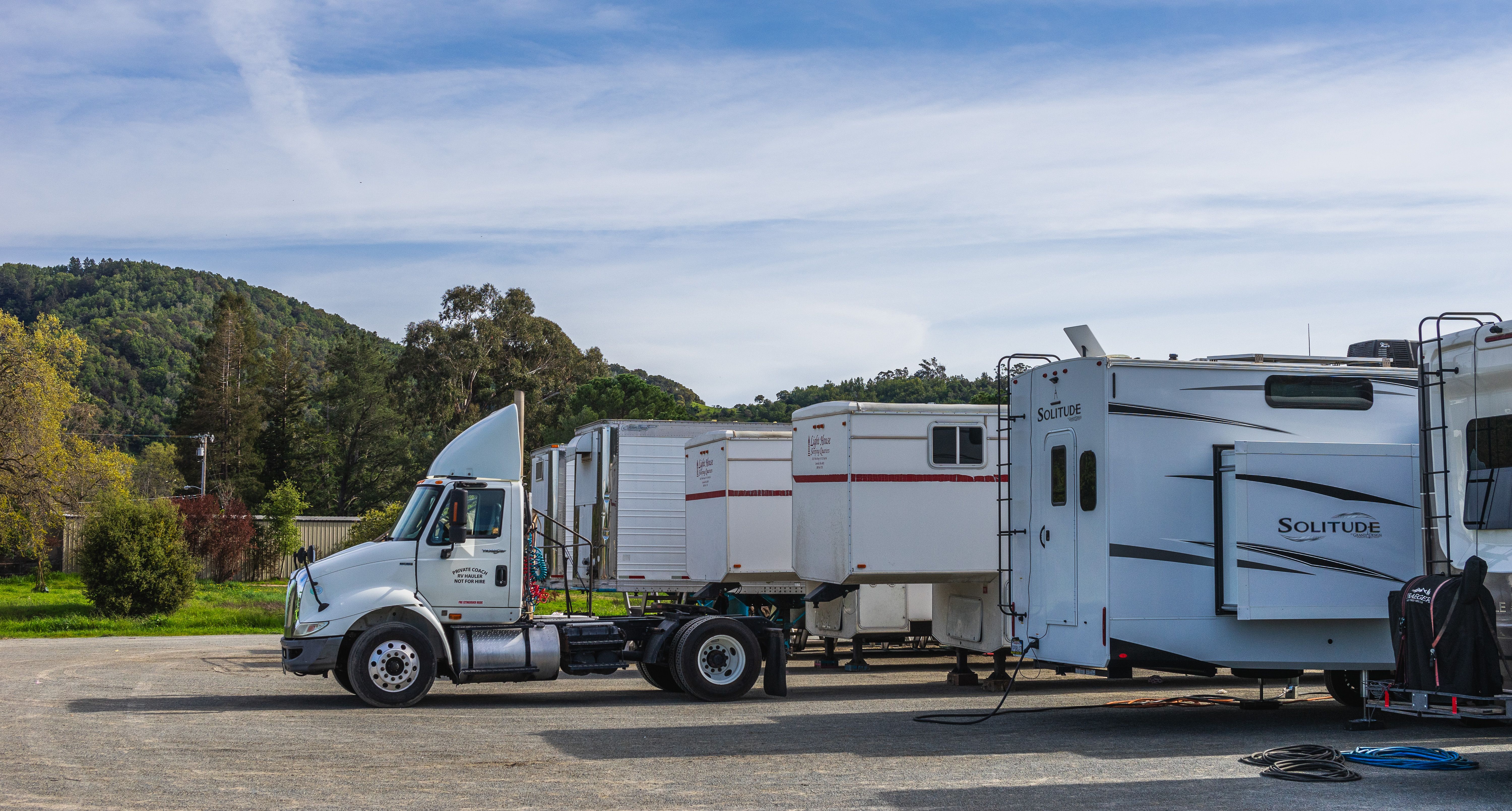 Roll-off truck transport
